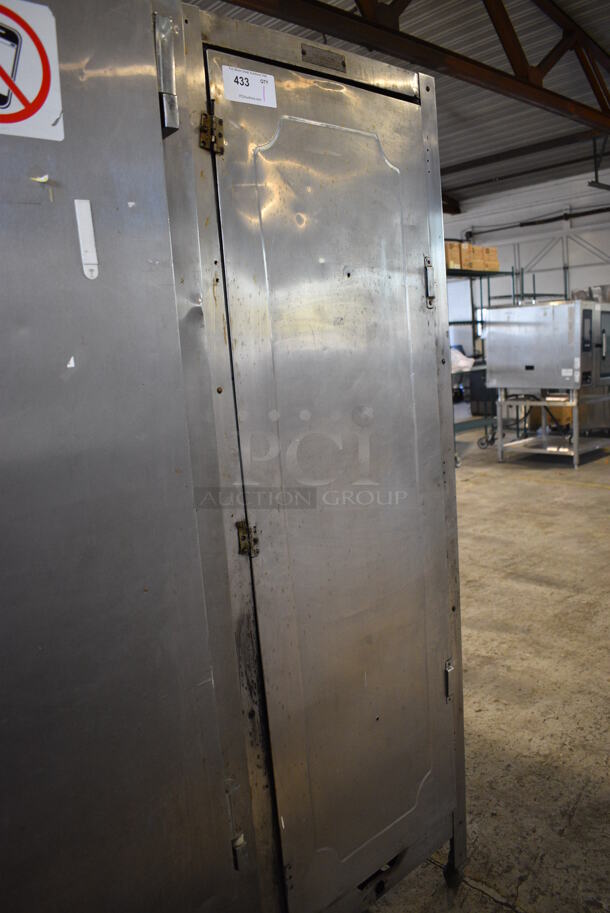 Metal Commercial Single Door Reach In Propane Gas Powered Vertical Smoker. 24.5x28.5x72 - Image 4 of 7