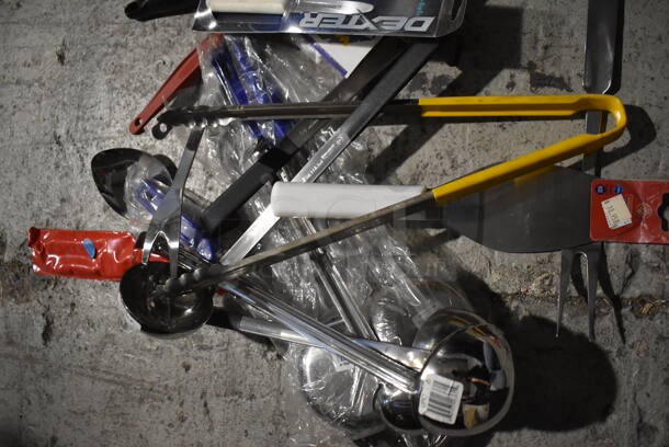ALL ONE MONEY! Crate of Various BRAND NEW Items Including Tongs, Ladles and Metal Pitcher - Image 3 of 5
