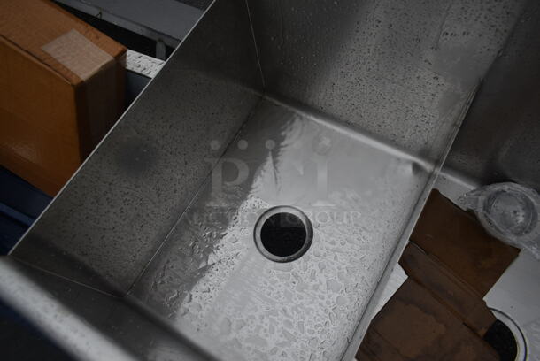 BRAND NEW SCRATCH AND DENT! Stainless Steel Commercial 3 Bay Sink. - Image 3 of 4