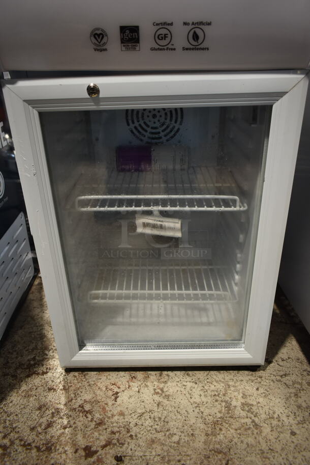 FitAid BSF40L Metal Commercial Mini Cooler Merchandiser w/ Poly Coated Racks. 110-120 Volts, 1 Phase. Tested and Working! - Image 4 of 6