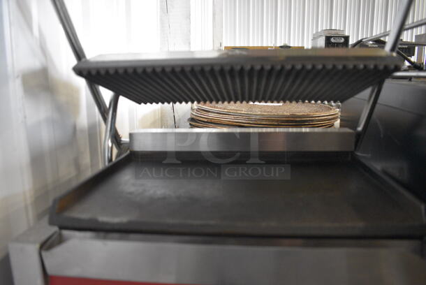 Avantco Model 77P75SG Stainless Steel Commercial Countertop Panini Press. 120 Volts, 1 Phase. 17x14x8. Tested and Working! - Image 4 of 5