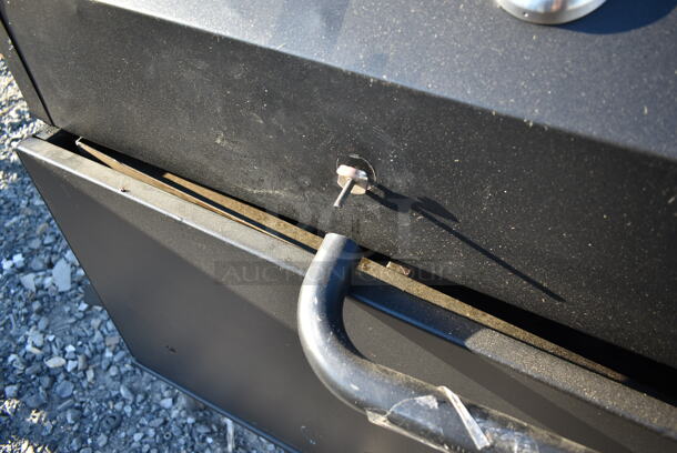 LIKE NEW! Backyard Pro Metal Commercial Outdoor Grill. - Image 4 of 8