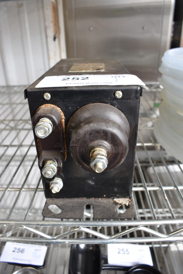France Metal Transformer. 4x11x5.5 - Image 2 of 3
