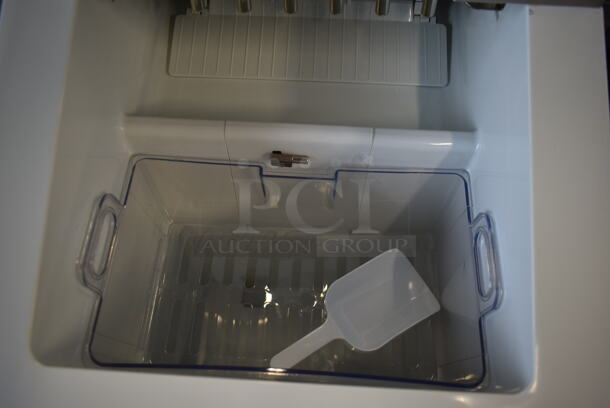 BRAND NEW SCRATCH AND DENT! Whynter IMC-490SS Portable 49lb Freestanding Stainless Steel Ice Maker. 115 Volts, 1 Phase. Tested and Working! - Image 6 of 8