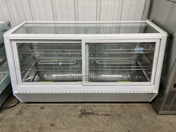 BRAND NEW SCRATCH AND DENT! Avantco 360BCSS48HCW Metal Commercial Floor Style Refrigerated Display Case Merchandiser. 115 Volts, 1 Phase. 48x23x27. Tested and Working!
