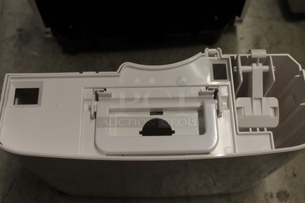 BRAND NEW SCRATCH AND DENT! Soleus Air DSX-70EM-01 70-Pint Smart Dehumidifier. 115 Volts, 1 Phase. Tested and Working! - Image 2 of 3