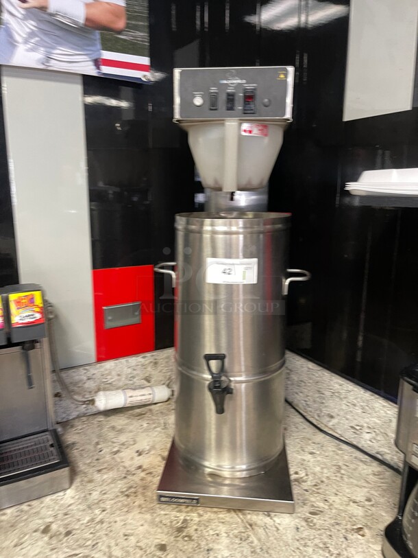 Working! Bloomfield 8740-35G 3 and 5 Gallon Iced Tea Brewer 120 Volt NSF Tested and Working!  - Image 2 of 7