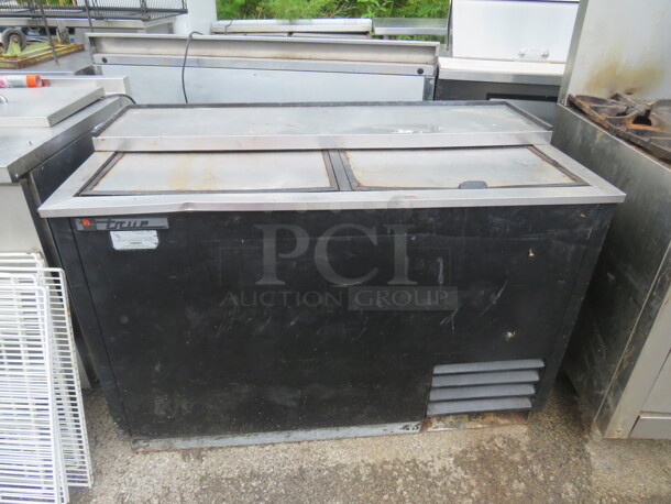 One WORKING True Bottle Box. 115 Volt. Model# TD-50-18. 50X27X34 - Image 1 of 1