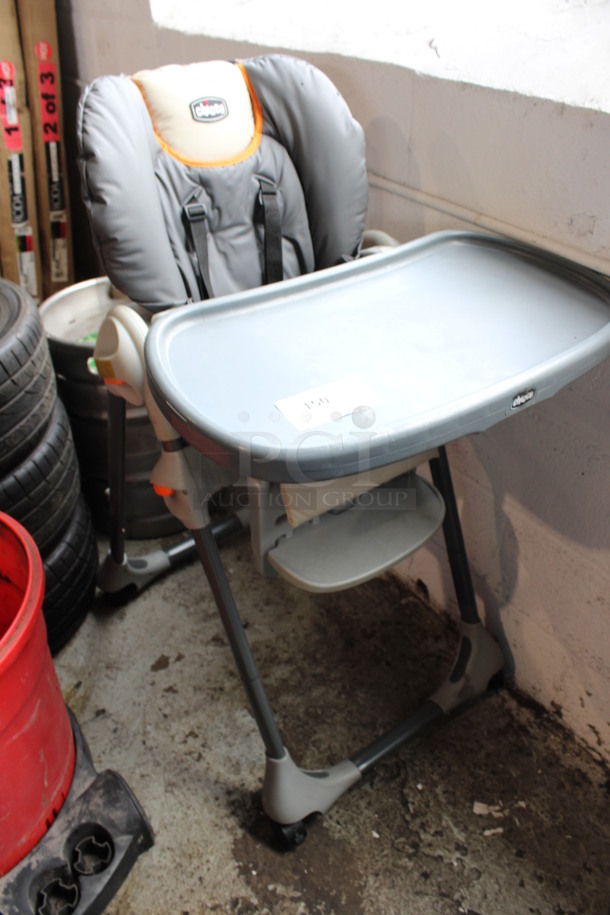 Chicco Gray High Chair. 25x25x43 - Image 2 of 4