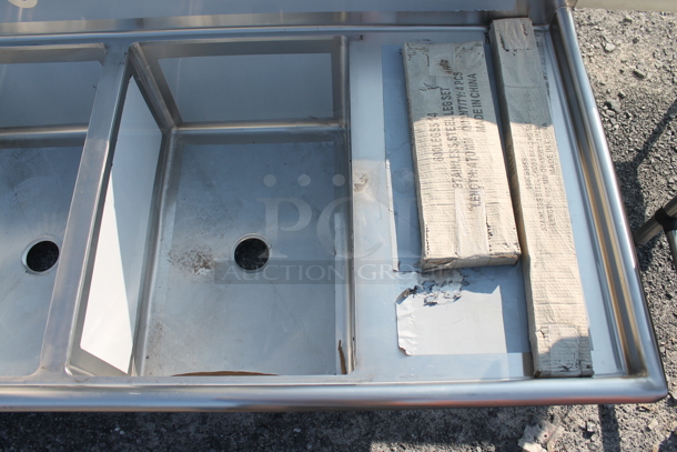 BRAND NEW SCRATCH AND DENT! Regency 600S32030220 Stainless Steel Commercial 3 Bay Sink w/ Dual Drain Boards. Bays 20x30. Drain Boards 18.5x32 - Image 3 of 8