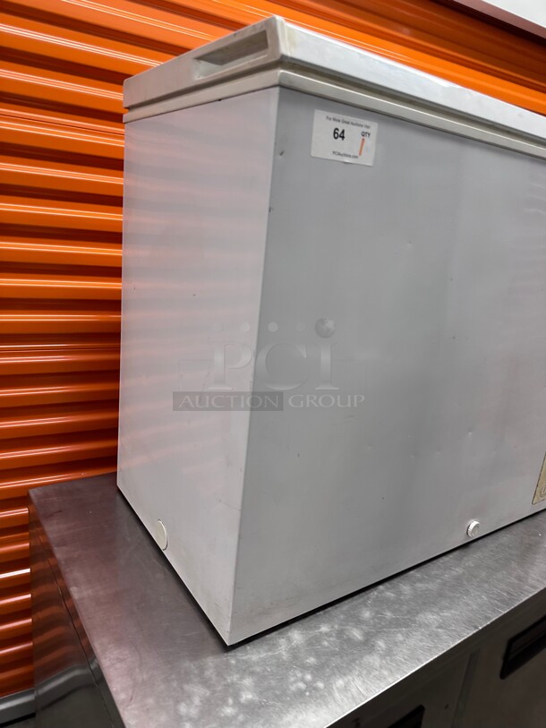 Working! HAIER HCM071LC 7.1 CU FT CHEST FREEZER 115 Volt Tested and Working! - Image 7 of 9