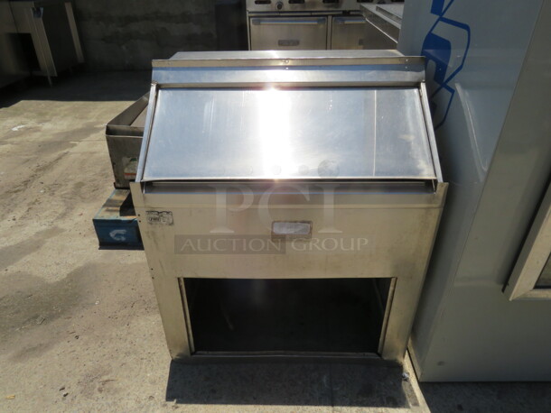 One Sitco Ice Bin. #SIX39380 H-N. 30X21X35