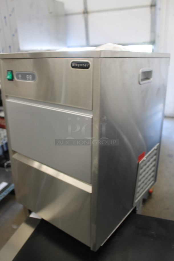 BRAND NEW SCRATCH AND DENT! Whynter FIM-450HS Stainless Steel Freestanding 44lb Capacity Ice Maker. 115 Volts, 1 Phase. Tested and Working! - Image 3 of 5