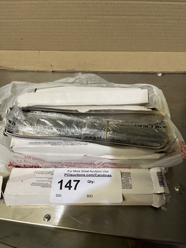 Windsor Dinner Knives, 11 Dozen, 11 x Bid - Image 1 of 2
