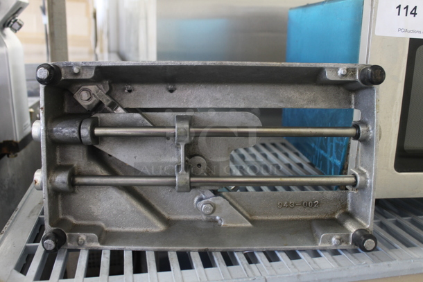 Tomato Saber Metal Commercial Countertop Tomato Slicer. - Image 4 of 4