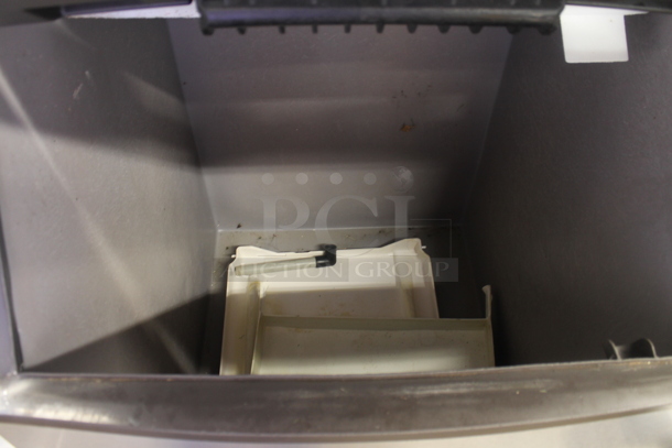 Manitowoc SY0854A Stainless Steel Commercial Ice Head on Manitowoc B570 Stainless Steel Commercial Ice Bin. 208-230 Volts, 1 Phase. - Image 5 of 10