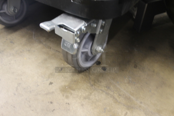 BRAND NEW SCRATCH AND DENT! 2022 DH-246 Metal Commercial Single Door Buffet Food Warmer on Commercial Casters. Tested and Working! - Image 7 of 8