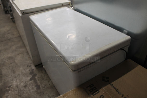 2015 Danby DCF071A3WDB Commercial Electric White Chest Freezer. 115V. Tested and Working! - Image 3 of 7