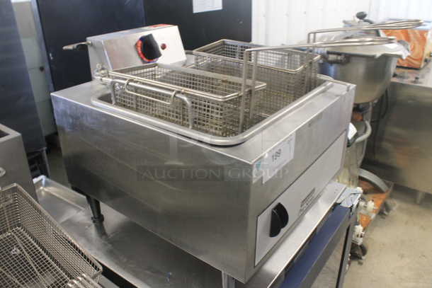 Toastmaster TMPE15 Stainless Steel Commercial Countertop Electric Powered Deep Fat Fryer w/ 2 Metal Fry Baskets. 208/240 Volts, 1 Phase.  - Image 2 of 5