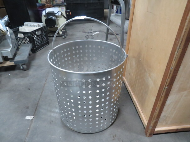 One NEW 16X17 Aluminum Steamer Basket.