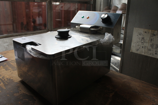 BRAND NEW SCRATCH AND DENT! 2023 Hoocoo FRY-10L Stainless Steel Commercial Countertop Electric Powered Fryer w/ Metal Basket and Lid. 120 Volts, 1 Phase. - Image 2 of 9