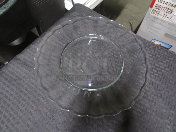 14 Inch Glass Serving Plates. 4XBID - Image 1 of 1