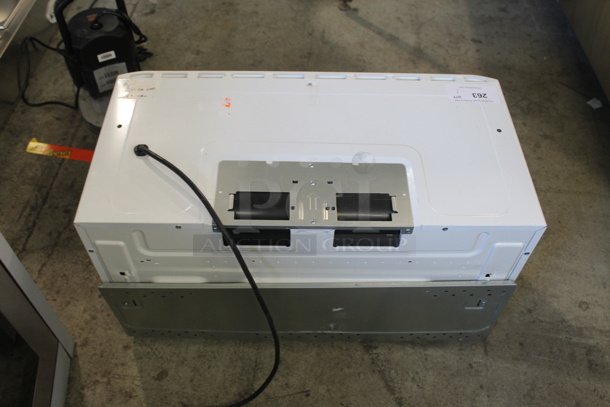 Sharp R-1406-T Metal Microwave Oven. 120 Volts, 1 Phase. - Image 6 of 7