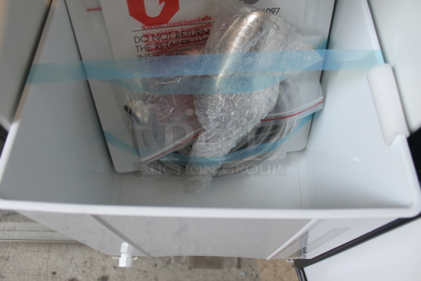 BRAND NEW SCRATCH AND DENT! Danby DIM32D1BSSPR Stainless Steel Commercial 32 Pound Slim Undercounter Self Contained Ice Machine. 115 Volts, 1 Phase. Tested and Working! - Image 7 of 11