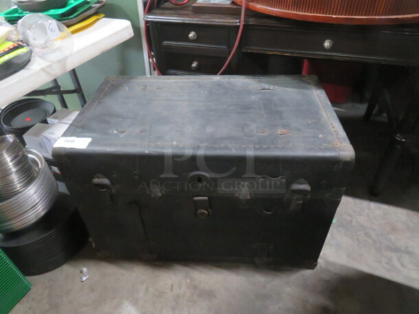 One VINTAGE Steamer Trunk. 34X20.5X23 - Image 2 of 3