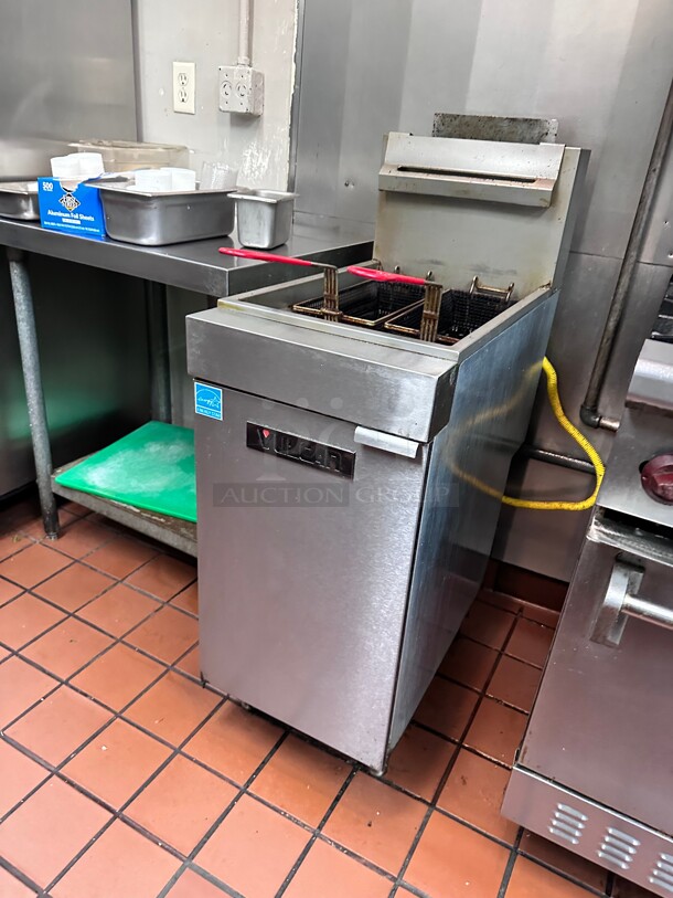 Late Model! Vulcan 1VEG35M Gas Commercial Fryer - (1) 40 lb Vat, Floor Model, Natural Gas NSF Tested and Working! - Image 4 of 8
