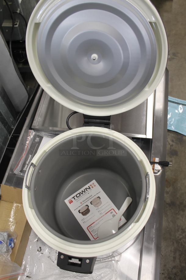 BRAND NEW SCRATCH AND DENT! 2022 RiceMaster 56919 Commercial Stainless Steel Electric Countertop Rice Warmer. 120V. Tested And Working!  - Image 3 of 5