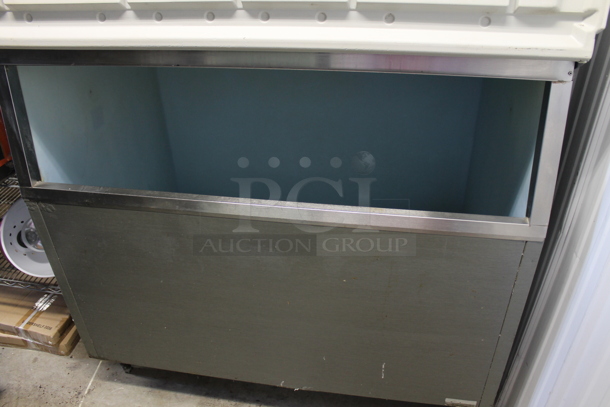 Hoshizaki KM-1300SAF Stainless Steel Commercial Ice Head on Commercial Ice Bin. - Image 2 of 7