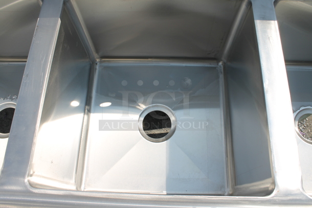 BRAND NEW SCRATCH AND DENT! Regency 60031717224 103" 16-Gauge Stainless Steel Three Compartment Commercial Sink with Galvanized Steel Legs and 2 Drainboards. Bays 17x17x12. Drain Boards 22x19x1 - Image 5 of 8