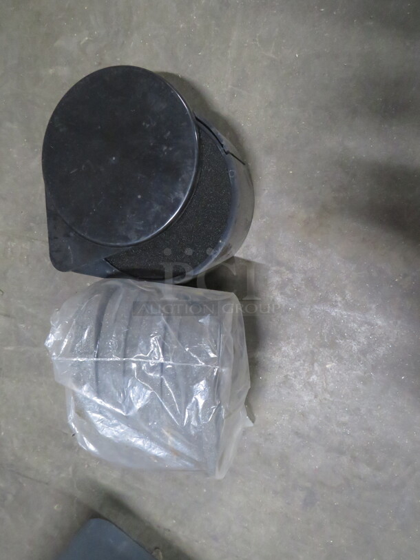 One Margarita Salter With Extra Sponges. - Image 1 of 1