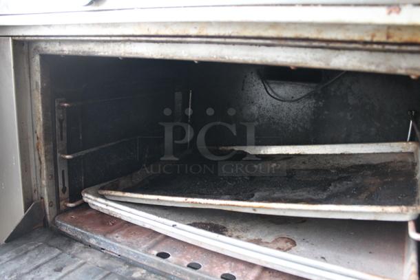 Stainless Steel Commercial Natural Gas Powered 6 Burner Range w/ Oven, Over Shelf and Back Splash. - Image 6 of 6