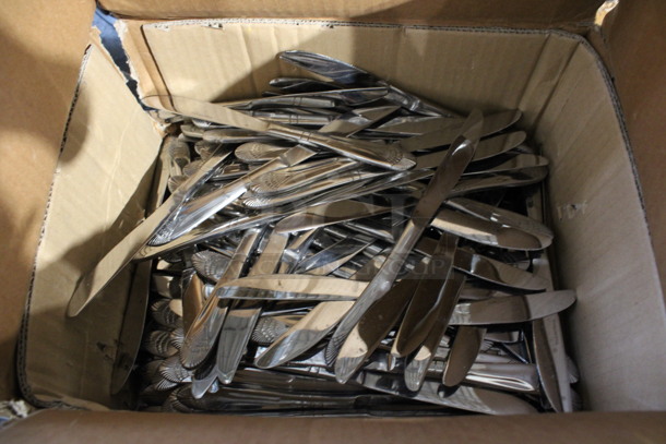 ALL ONE MONEY! Box of Metal Dinner Knives! Includes 9.75