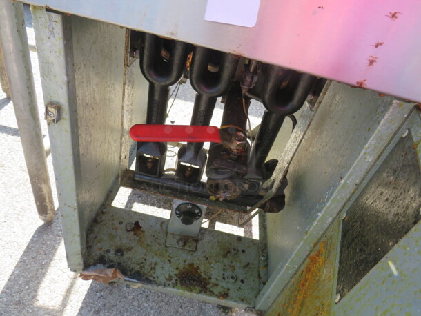 One Avantco Natural Gas Deep Fryer. #IT300-N. 15.5X31X48 - Image 2 of 2