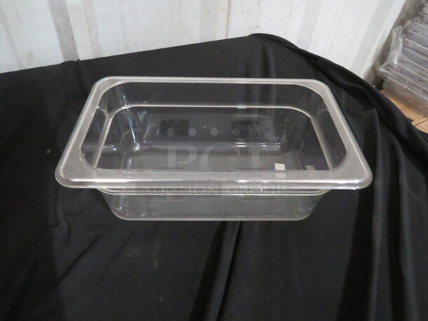 NEW 1/4 Size 4 Inch Deep Food Storage Container. 5XBID - Image 1 of 1