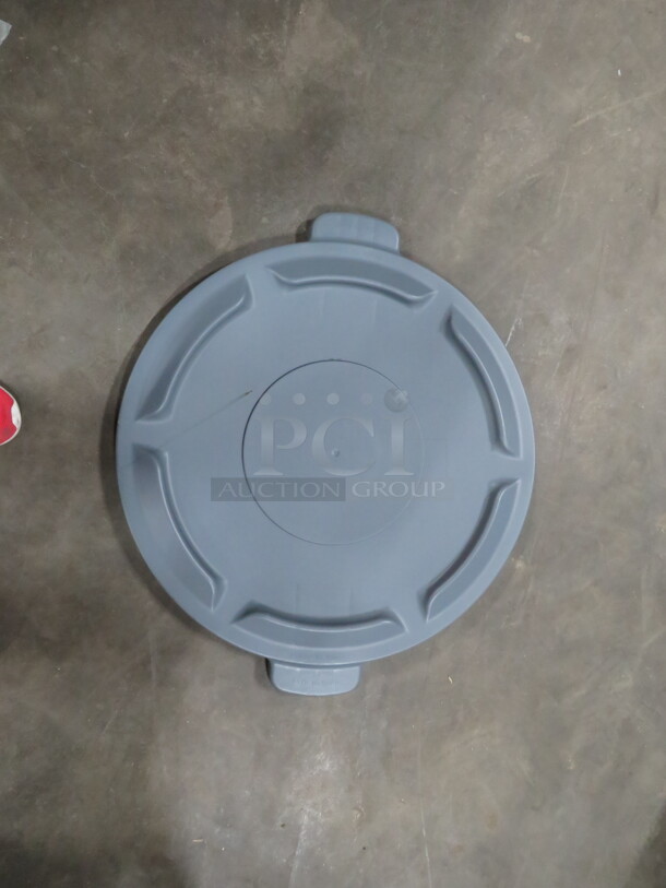 One NEW 32 Gallon Trash Can Lid. - Image 1 of 1