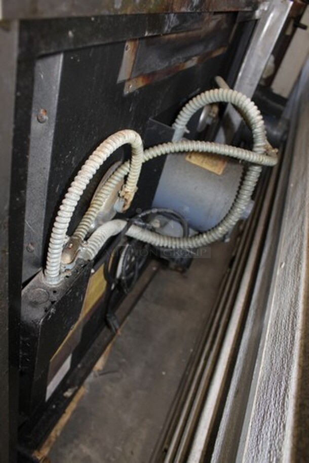 Blodgett Zephaire-GL-S Stainless Steel Commercial Natural Gas Powered Full Size Convection Oven w/ View Through Doors, Metal Oven Racks, Thermostatic Controls. Goes GREAT w/ Item 173!  - Image 3 of 5