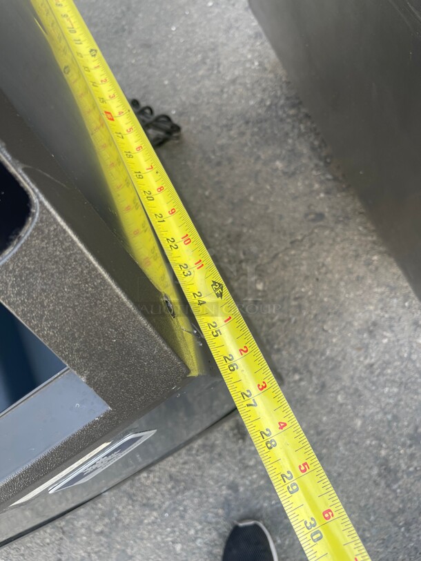 Late Model! Manitowoc UY-0310A  30 inch Air Cooled Undercounter Half Dice Commercial Ice Machine 115V, 295 lb per Day Tested and Working!  - Image 9 of 9