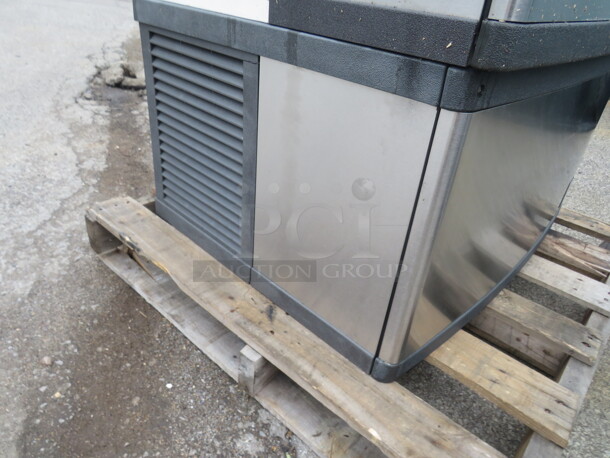 One Manitowic Ice Maker. 115 Volt. Model# QY0285W. 30X23X18 - Image 2 of 3