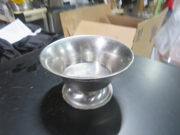 5X3 Stainless Steel Footed Dish. 9XBID