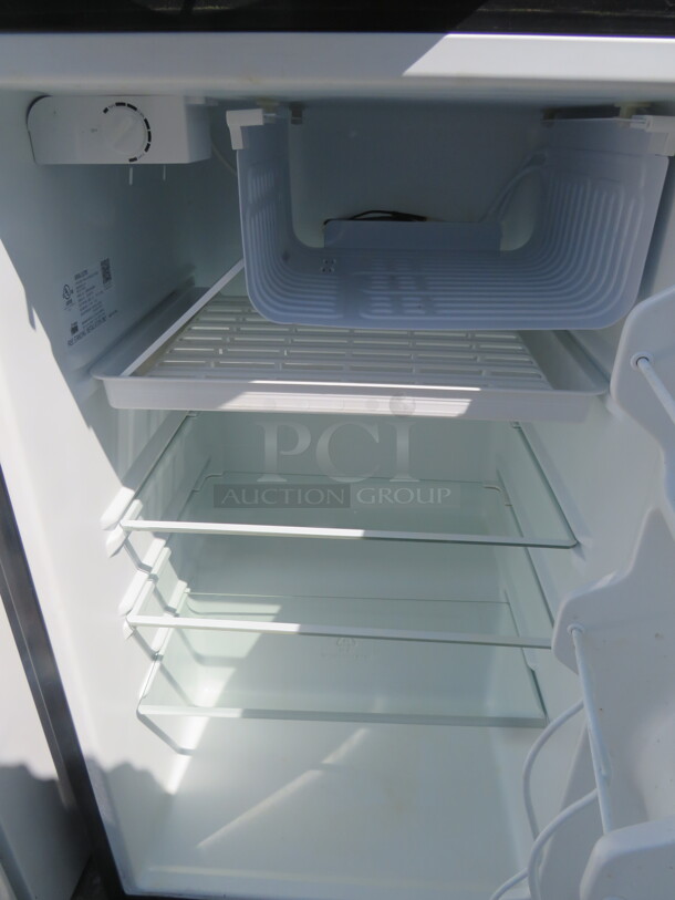 One WORKING  GE 1 Door Refrigerator With 3 Shelves. Model# GMR04GAEBBB. 115 Volt.  19.5X21X34. - Image 2 of 2