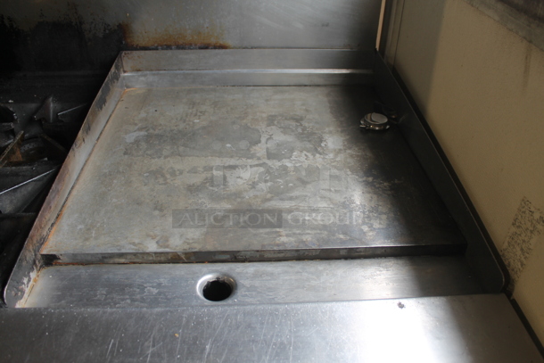 LATE MODEL! Vulcan 60SS-852 Stainless Steel Commercial Natural Gas Powered 6 Burner Range w/ Right Side Flat Top Griddle, 2 Oven, Over Shelf and Back Splash. - Image 3 of 8