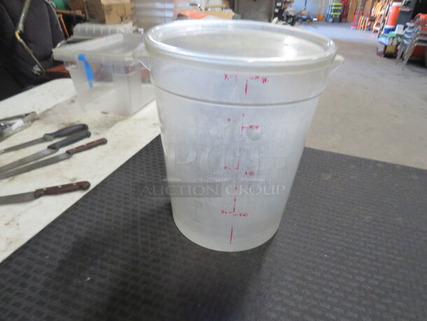 One Round 8 Quart Food Storage Container With Lid.  - Image 1 of 1