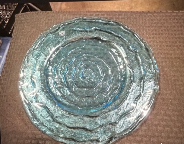 BEAUTIFUL NEW IVV 13.5 Inch Aquamarine Charger Plate. 6XBID - Image 1 of 1