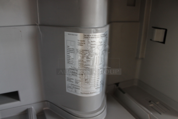 BRAND NEW SCRATCH AND DENT! Midea MDCDP-70AEN1-BBO 70 Pint Dehumidifier. 115 Volts, 1 Phase. Tested and Working! - Image 3 of 8