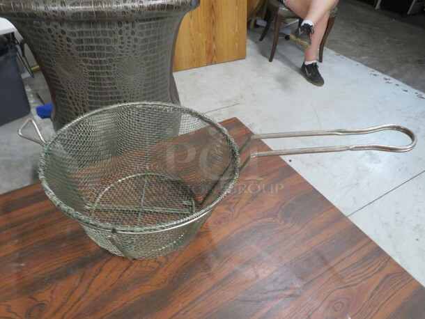 One NEW Round Fry Basket - Image 1 of 1