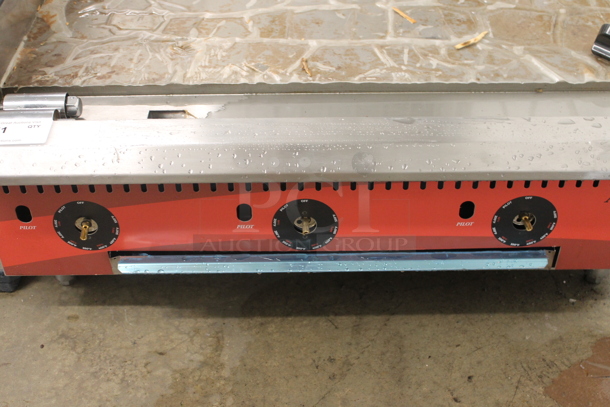 BRAND NEW SCRATCH AND DENT! 2021 Avantco 177CAG36TG Stainless Steel Commercial Countertop Natural Gas Powered Flat Top Griddle.  - Image 2 of 4